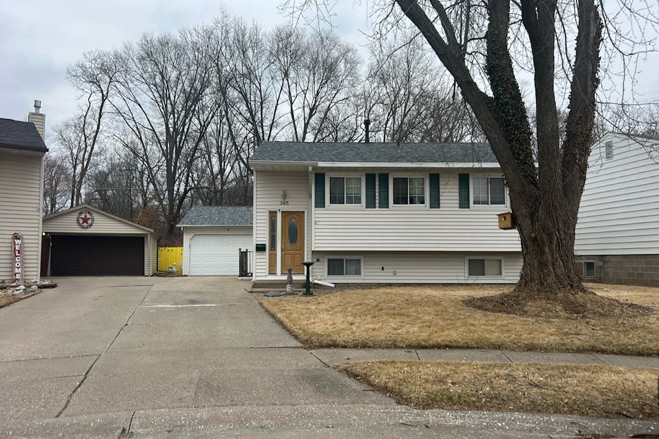 385 33rd Avenue Court East Moline, IL 61244, Rock Island County