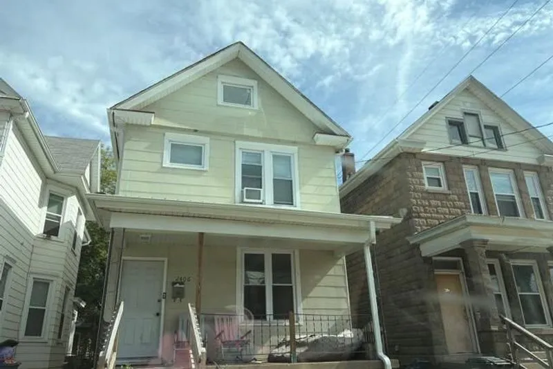 White St, Dubuque, IA 52001 #1