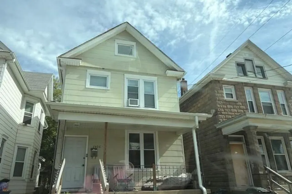 2406 White St Dubuque, IA 52001, Dubuque County