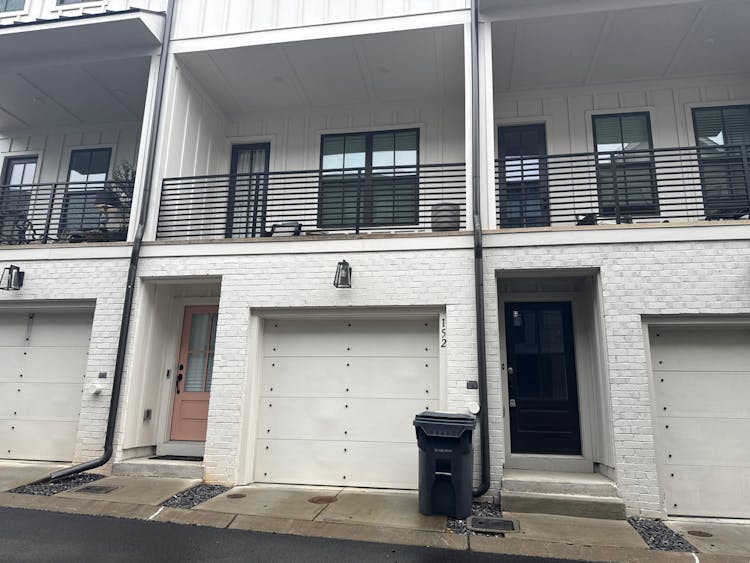 152 Chestnut Cir Atlanta, GA 30342, Fulton County