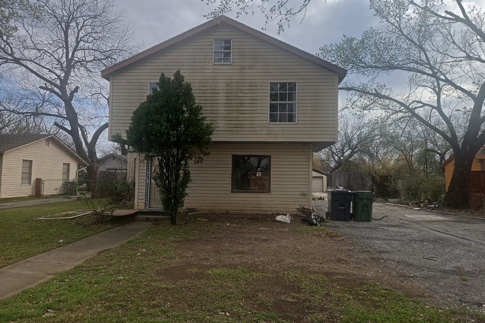 912 Houston St Arlington, TX 76012, Tarrant County