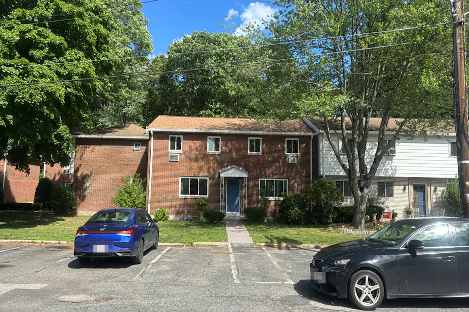 201 Bishop Dr Apt 201 Framingham, MA 01702, Middlesex County