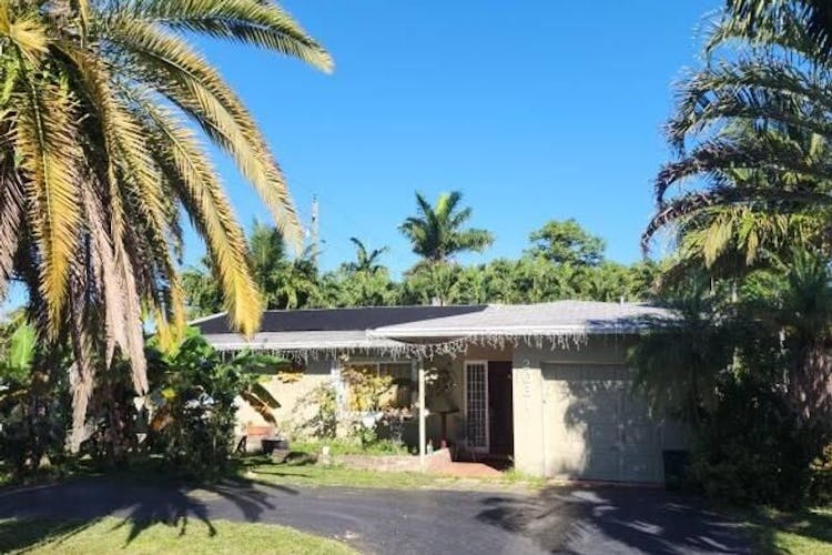 2031 NW 32 St Oakland Park, FL 33309, Broward County