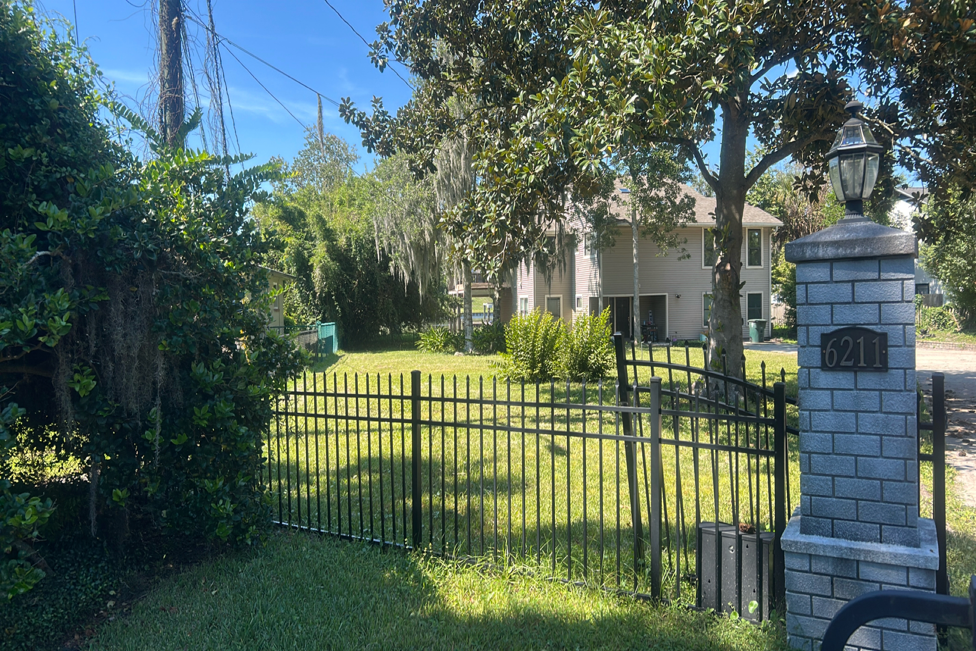 6211 River Glen Ln photo 3