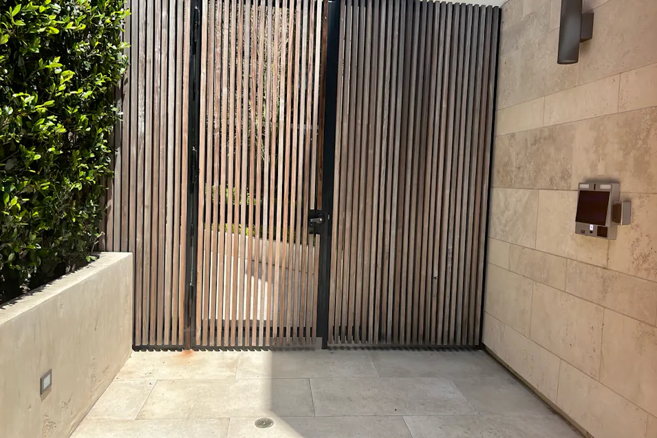 724 N Croft Avenue 304 Los Angeles, CA 90069, Los Angeles County