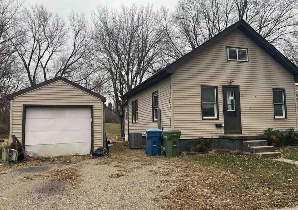 513 W Wellington St Waterloo, IA 50701, Black Hawk County