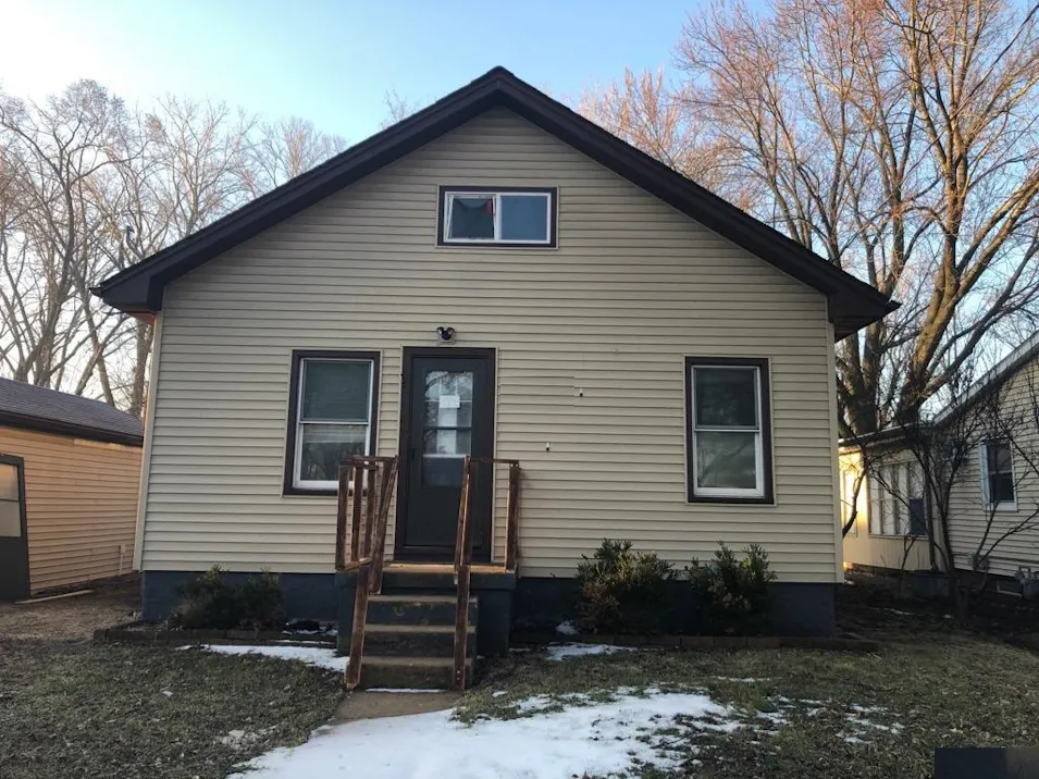 513 W Wellington St Waterloo, IA 50701, Black Hawk County