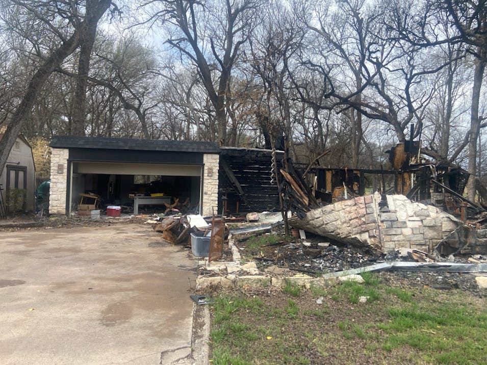 330 W Ash Crk Dr Azle, TX 76020, Parker County