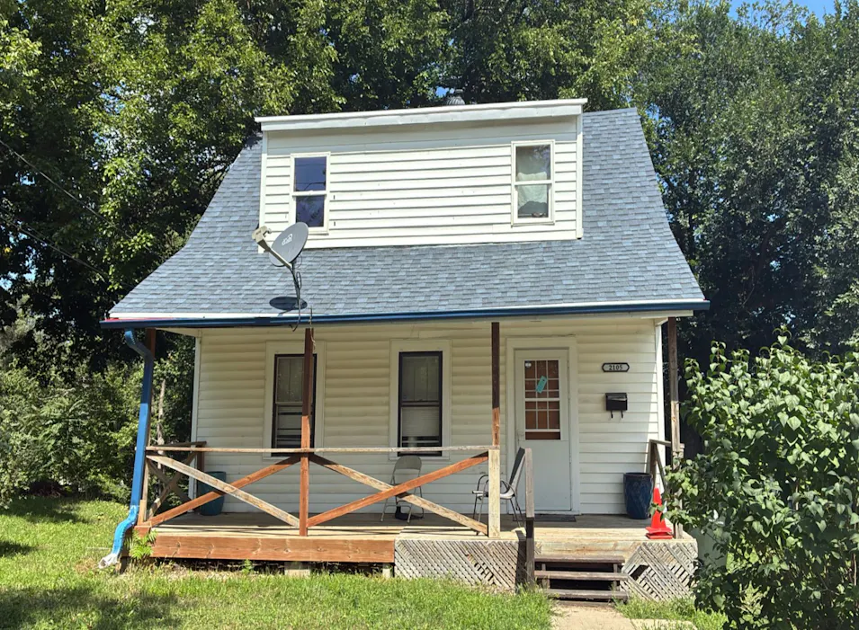 2105 W 5th St Sioux City, IA 51103, Woodbury County