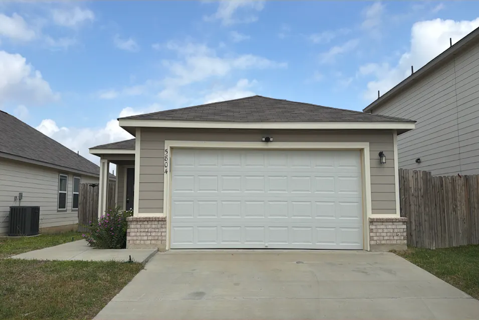 5804 Rosendo B Ancira Dr Laredo, TX 78046, Webb County