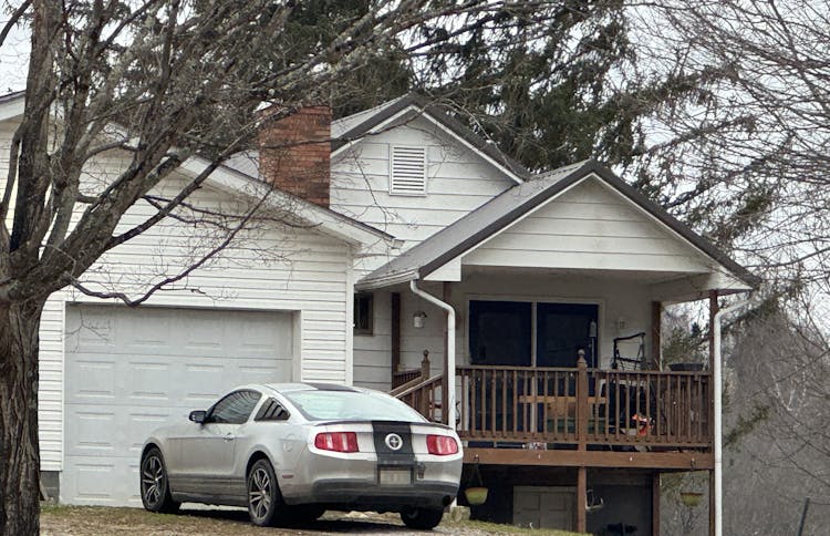 4573 Chestnut Road South Charleston, WV 25309, Kanawha County