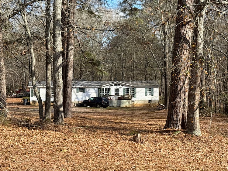 480 Country Creek Dr. Newborn, GA 30056, Newton County