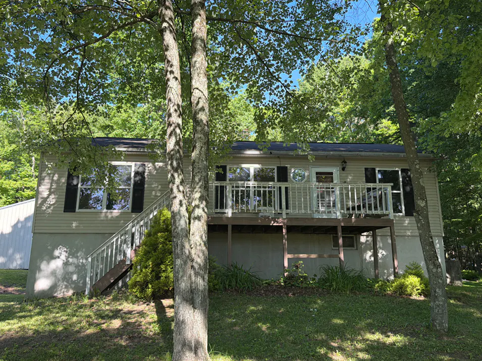 20 Daniel Cir Lehighton, PA 18235, Carbon County