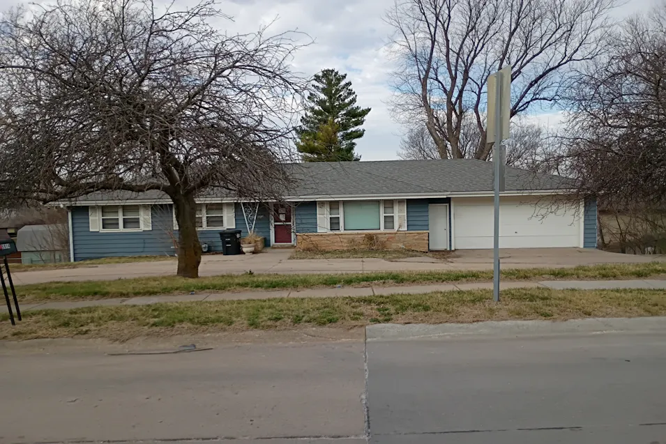 5914 N 78th St Omaha, NE 68134, Douglas County