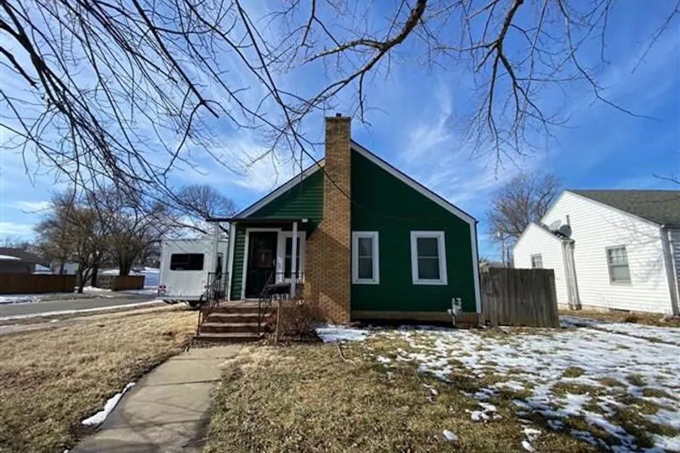 828 Custer St. Salina, KS 67401, Saline County