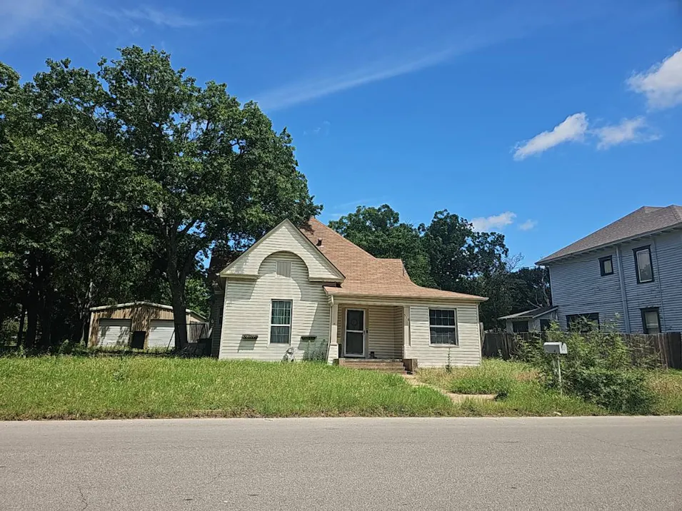 516 Featherston Street Cleburne, TX 76033, Johnson County