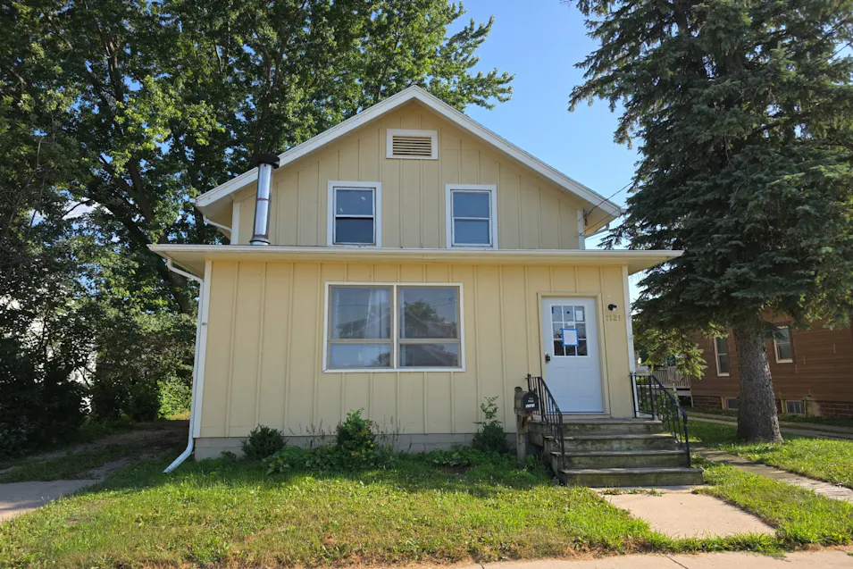 1121 E State St Mason City, IA 50401, Cerro Gordo County