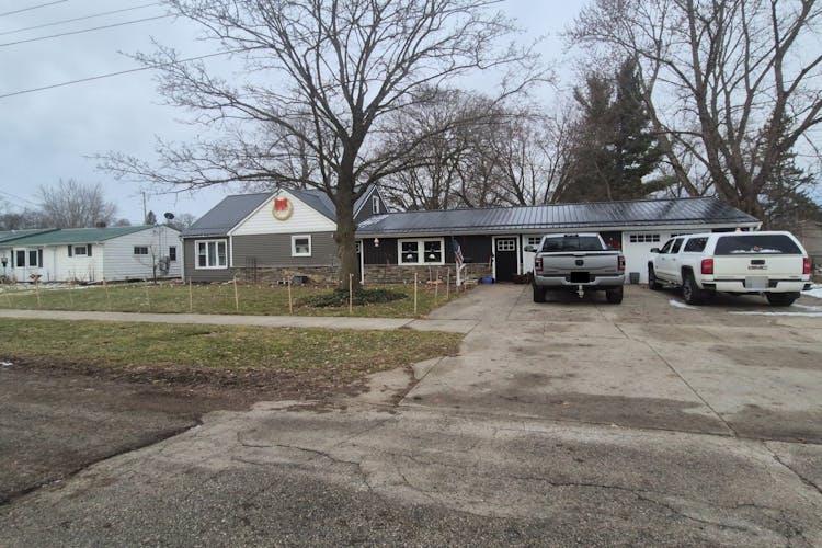 1021 Pleasant St Belding, MI 48809, Ionia County