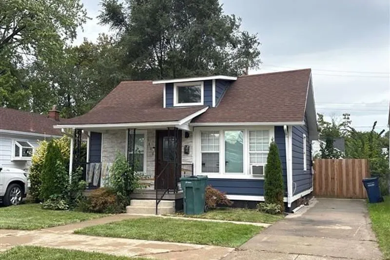 Warwick Ave, Lincoln Park, MI 48146 #1