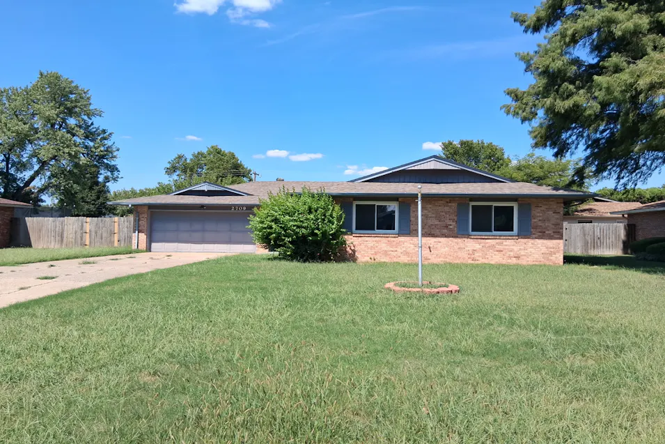 2709 Canterbury Avenue Ponca City, OK 74604, Kay County