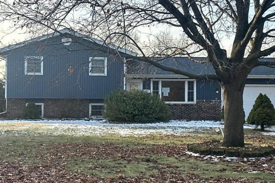 8957 Luann Dr N Demotte, IN 46310-9424, Jasper County