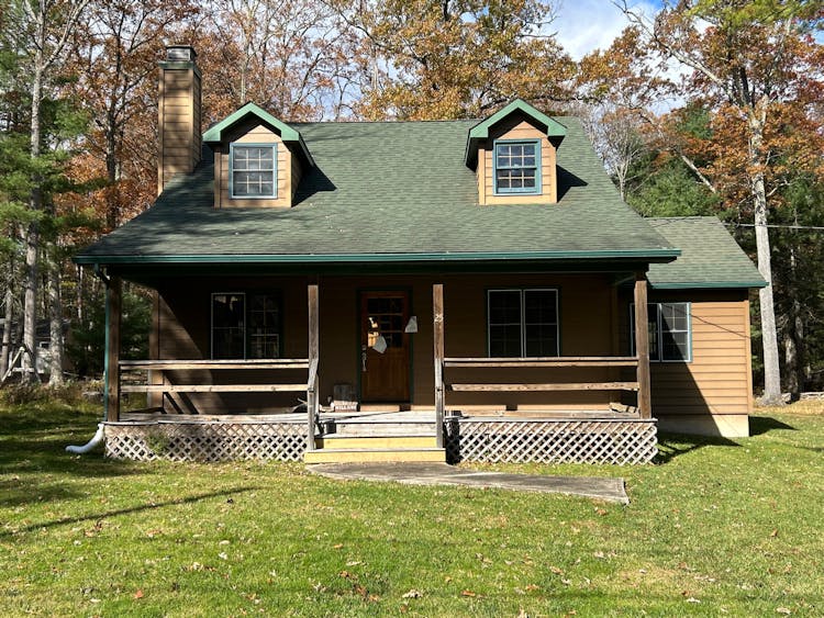 25 5th St Hawley, PA 18428, Wayne County