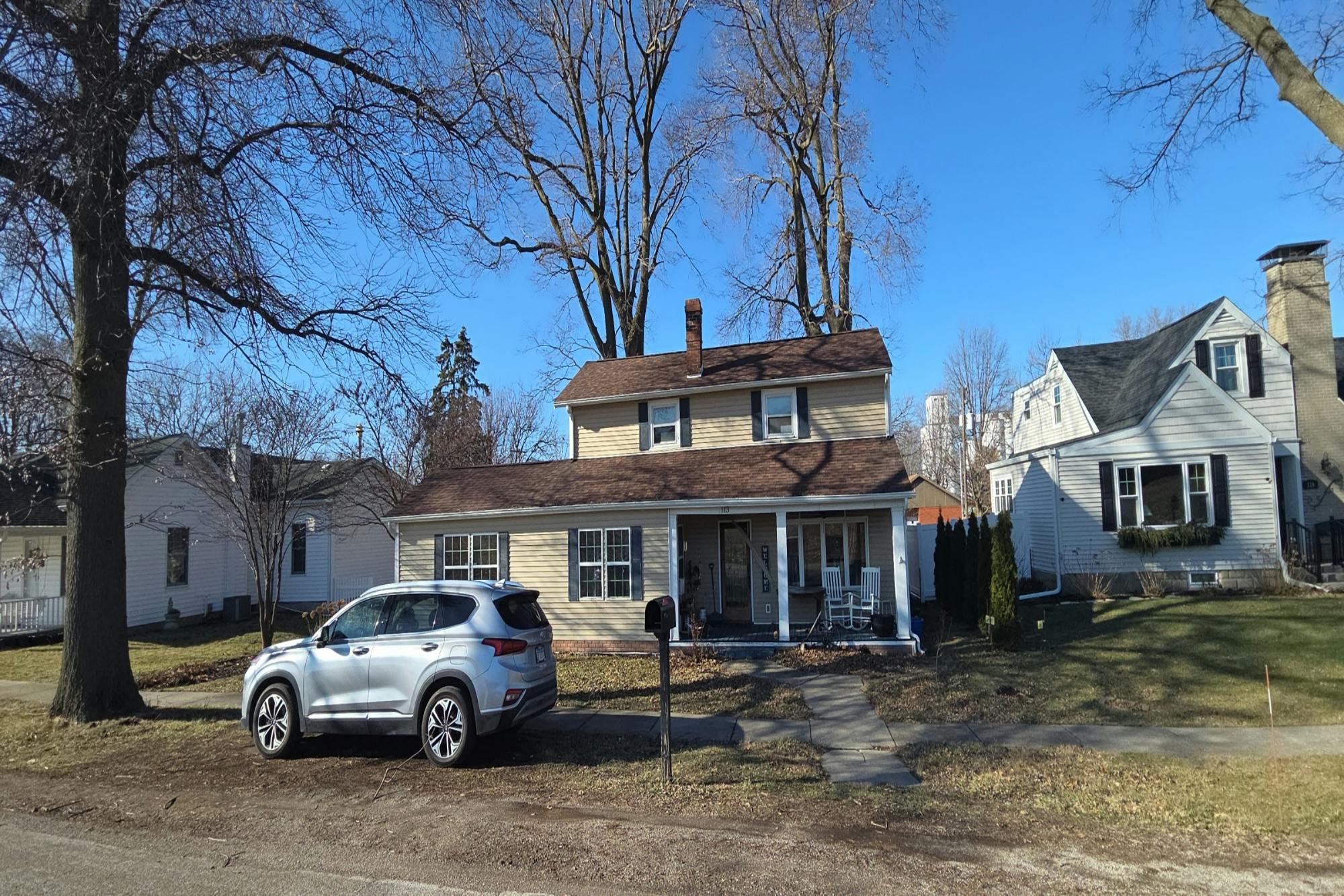 Gillett St, Elkhart, IL 62634
