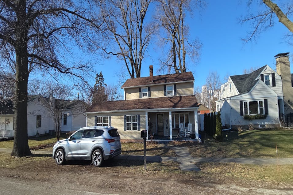 113 N Gillett St Elkhart, IL 62634, Logan County