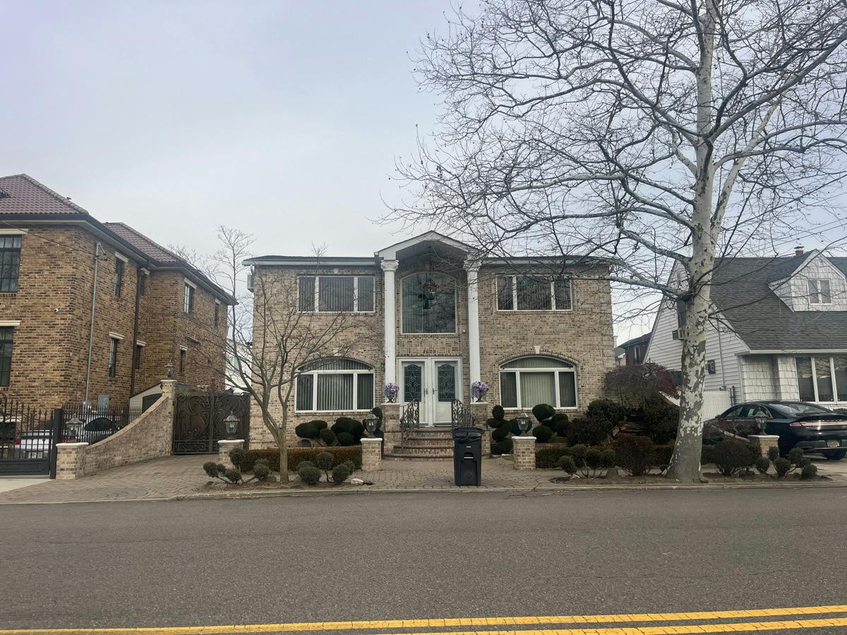 158th Ave, Howard Beach, NY 11414