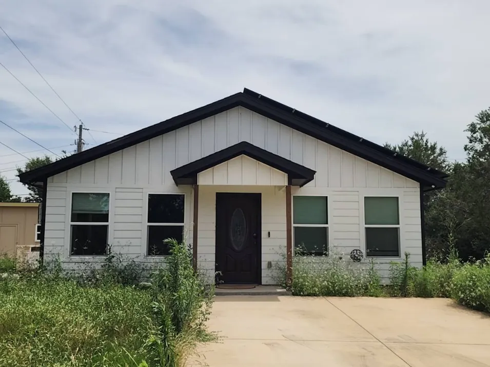 2617 Pinoak St Granbury, TX 76048, Hood County