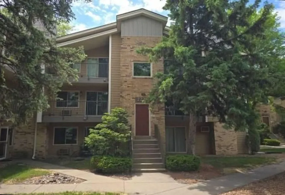 2220 Ridge Dr 11 Saint Louis Park, MN 55416, Hennepin County