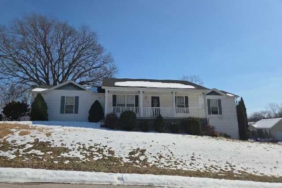 444 Market St Moscow Mills, MO 63362, Lincoln County