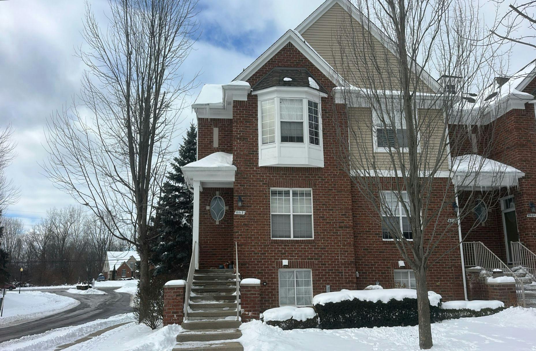 Windemere Ln, Shelby Township, MI 48316