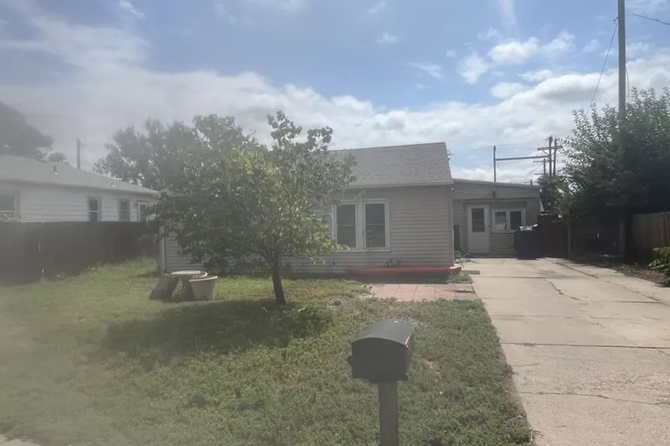 912 W 6th St Ogallala, NE 69153, Keith County