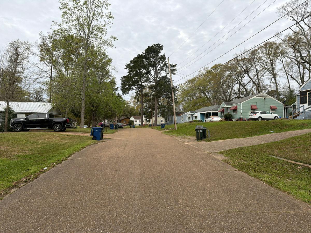 Oakland Dr, Natchez, MS 39120