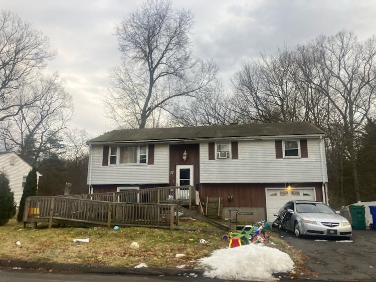 17 Forest Lane Bloomfield, CT 06002, Hartford County