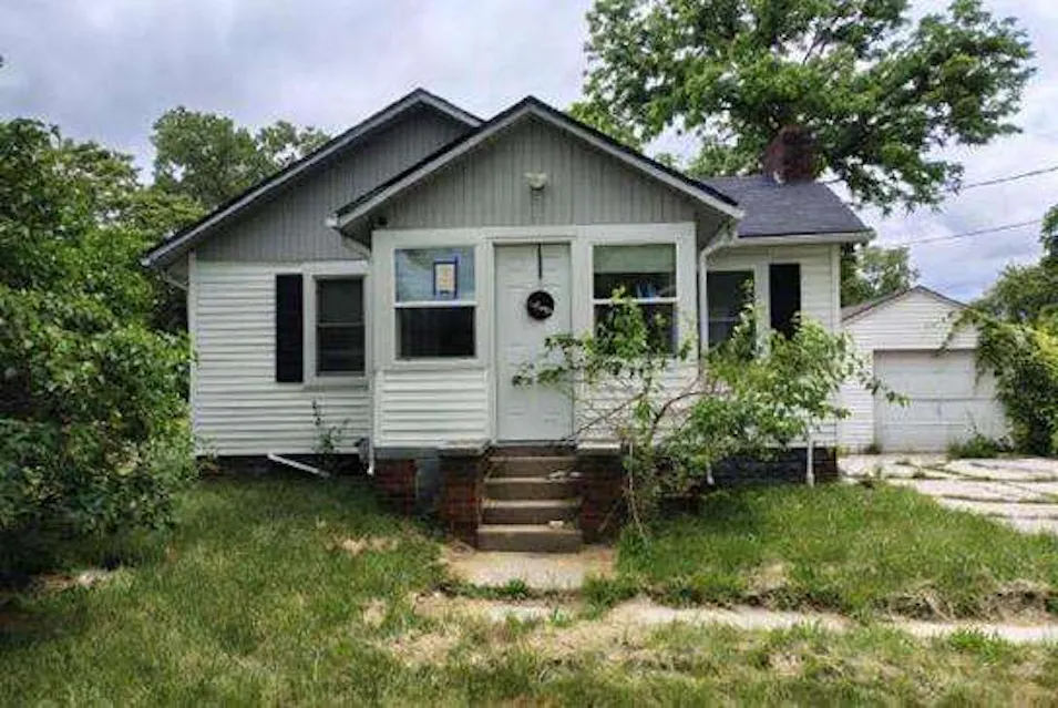1482 Mitson Blvd Flint, MI 48504, Genesee County
