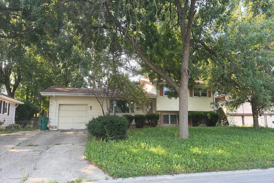 2208 Parkview Dr Springfield, IL 62704, Sangamon County