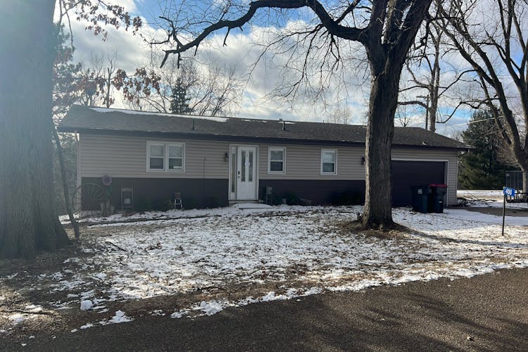 400 Summit Dr NE Solon, IA 52333, Johnson County