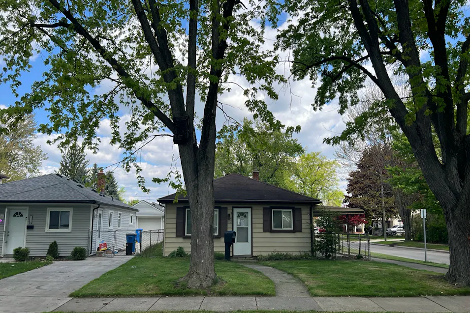 21302 Powers Ave Dearborn Heights, MI 48125, Wayne County