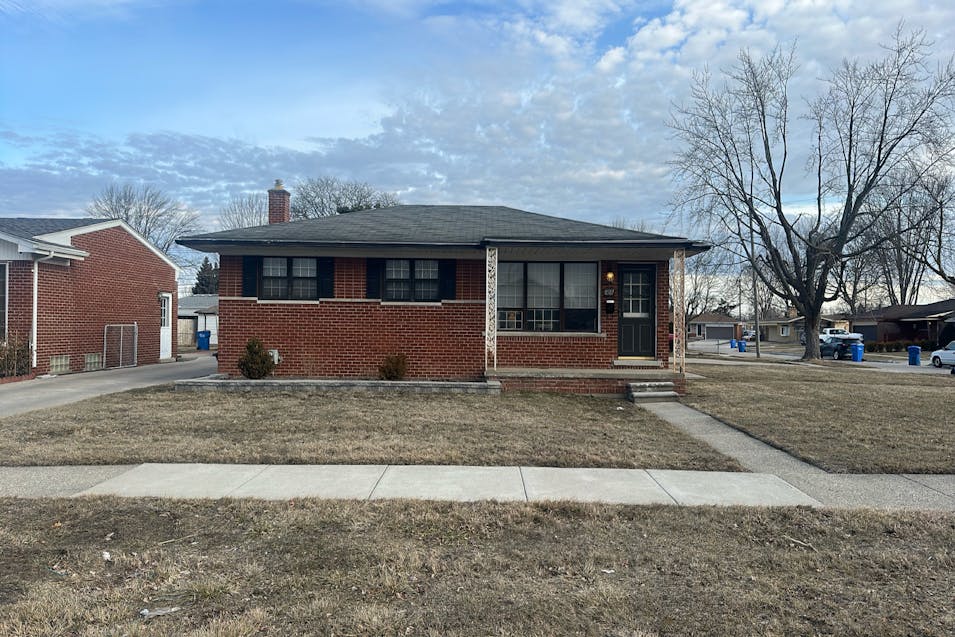 8587 Christine St Warren, MI 48093, Macomb County