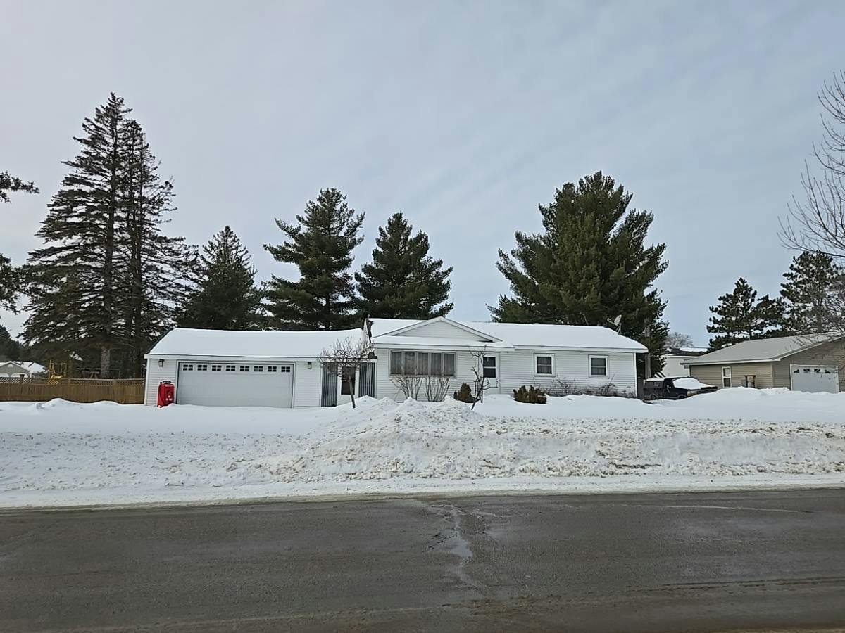 4th St, Staples, MN 56479
