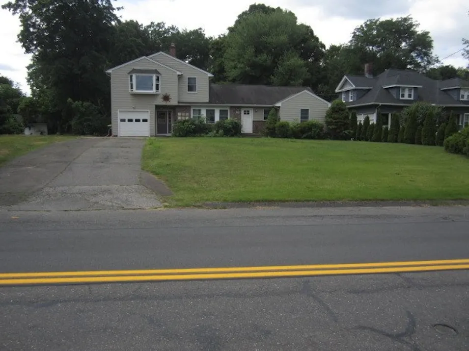 85 Maple Rd Longmeadow, MA 01106, Hampden County