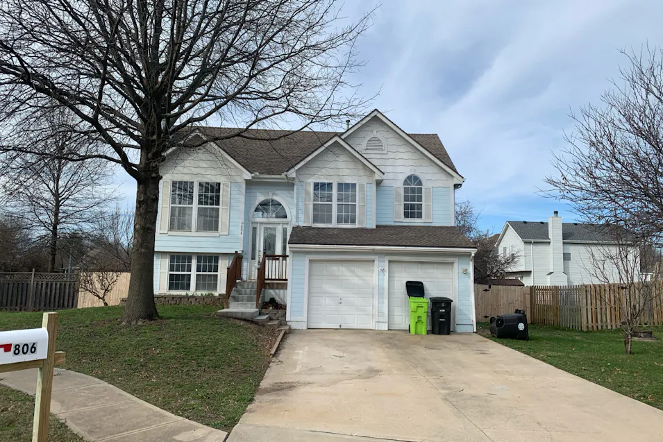 806 Winesap Cir Belton, MO 64012, Cass County