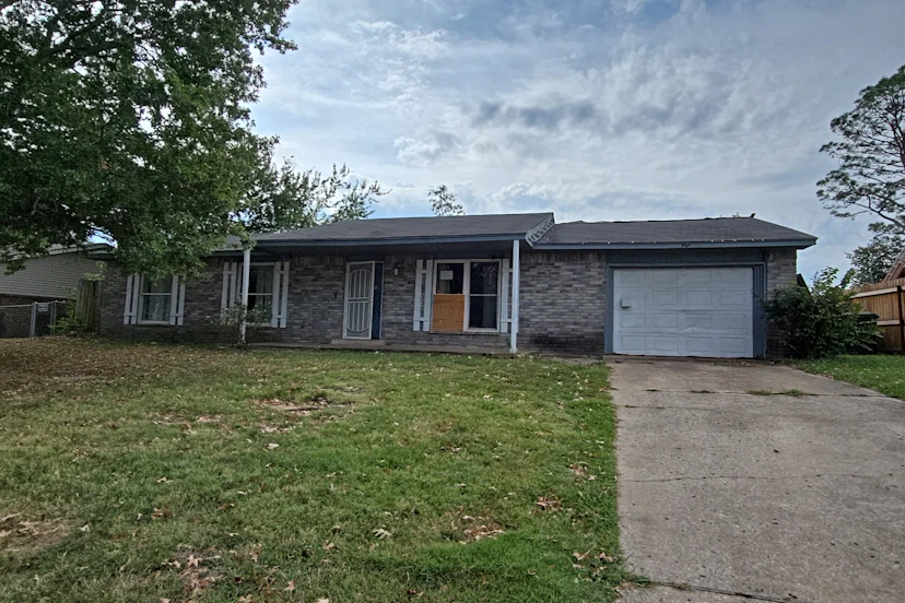 907 Pecan Ln