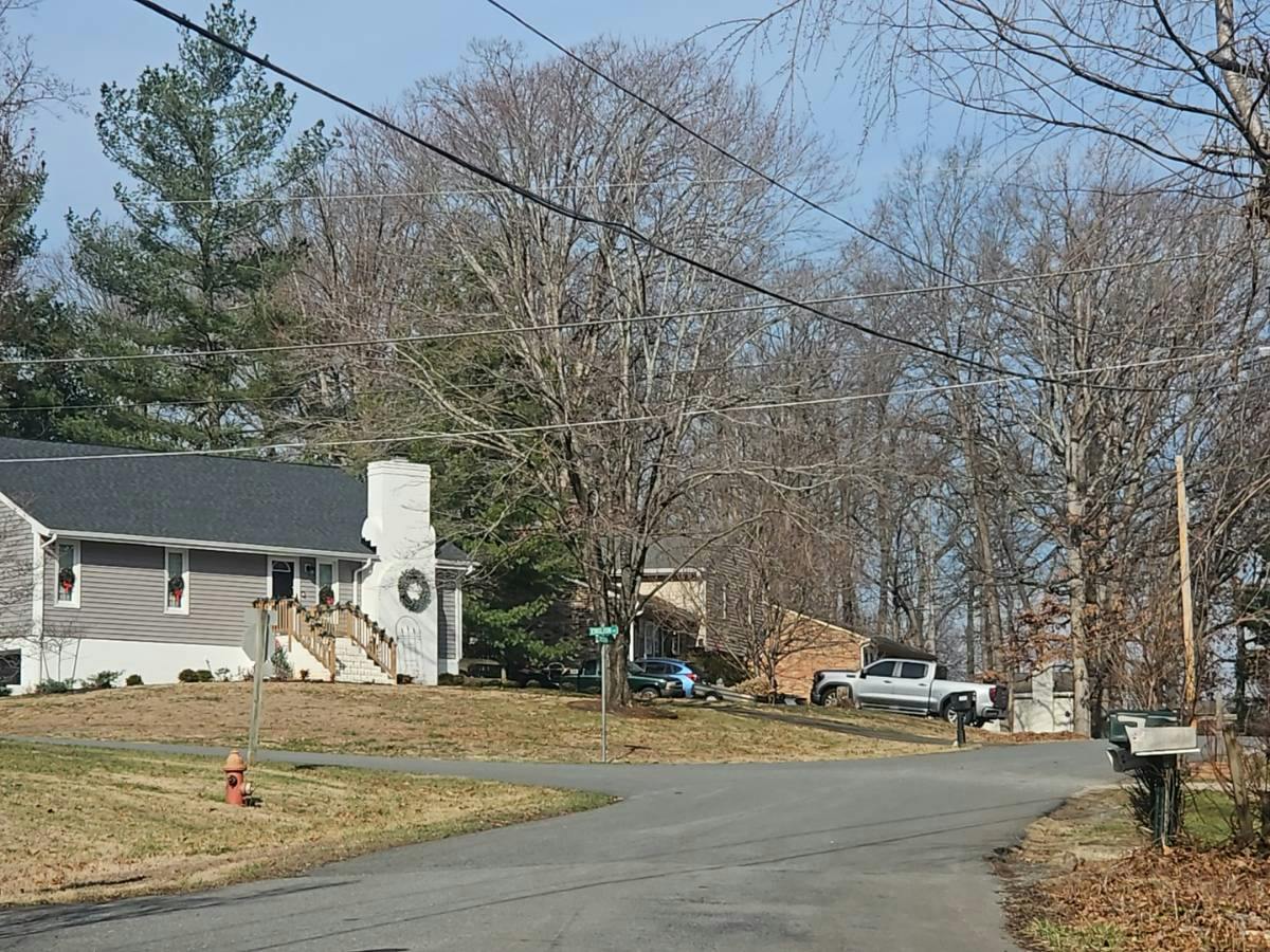 Simsbury Ln, Forest, VA 24551