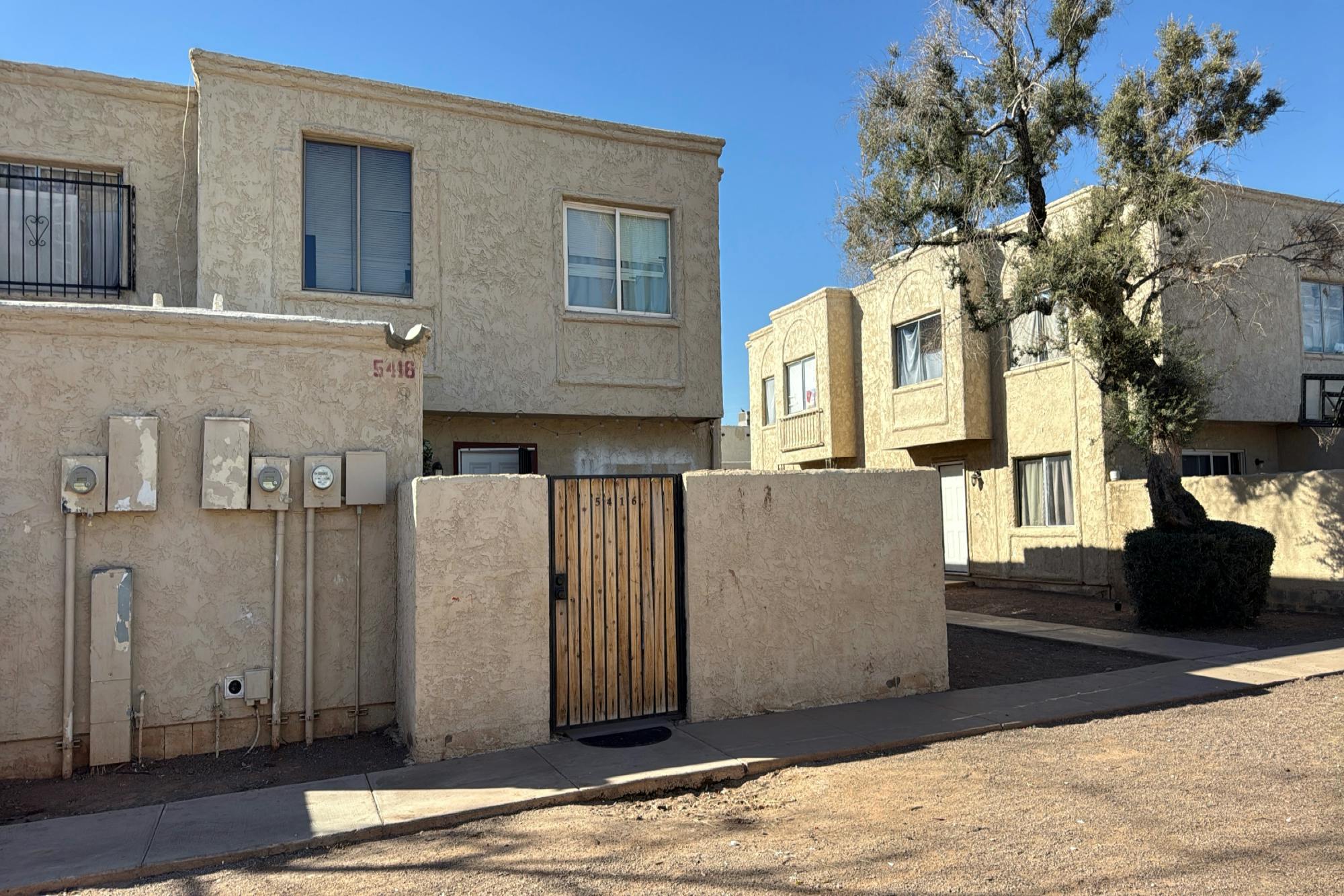 Lynwood St, Phoenix, AZ 85043