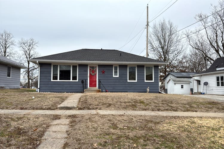 1125 Park Ave Chariton, IA 50049, Lucas County