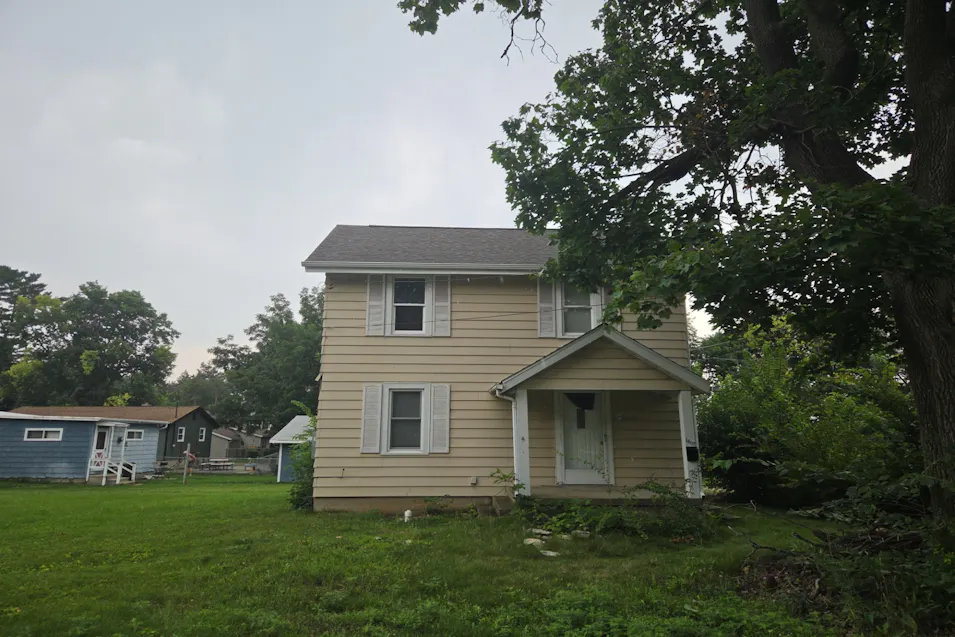 1807 E 2nd St Sterling, IL 61081, Whiteside County