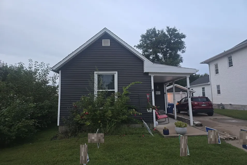 924 11th Ave S Clinton, IA 52732, Clinton County